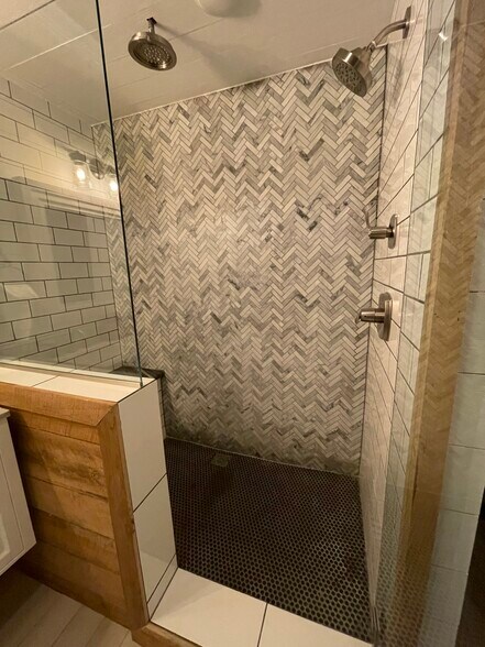 Building Photo - 719 S. Baker St.