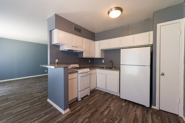 Building Photo - 708 Santa Rosa Dr