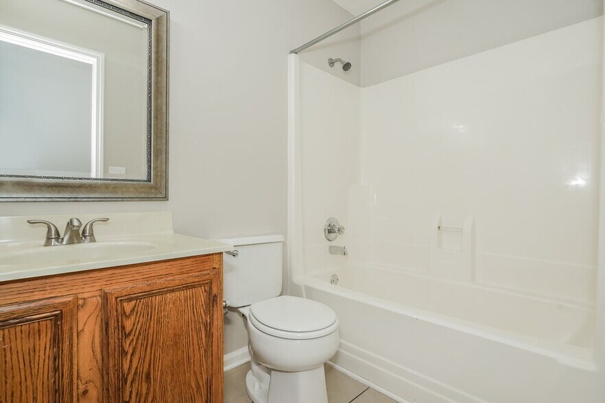 Building Photo - 897 Lavergne Ln