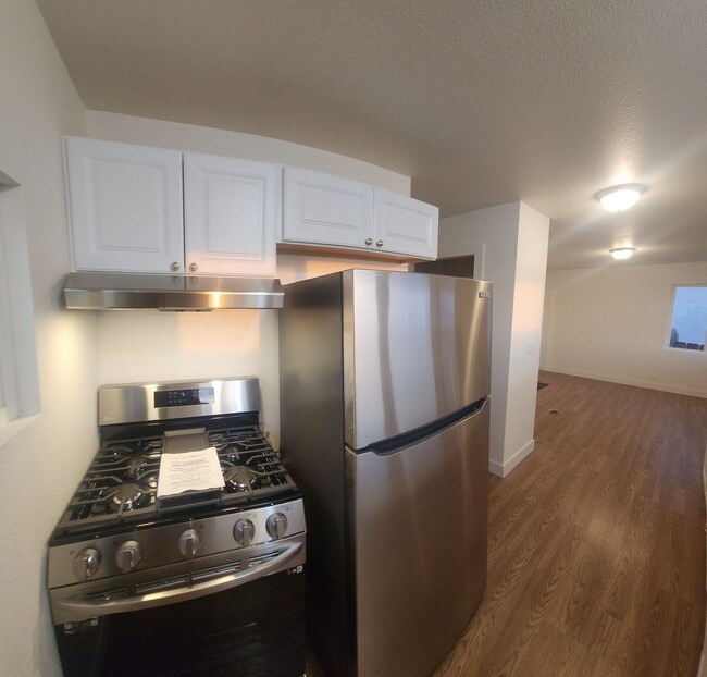 Building Photo - Views of Morro Bay in this cozy hillside cottage!