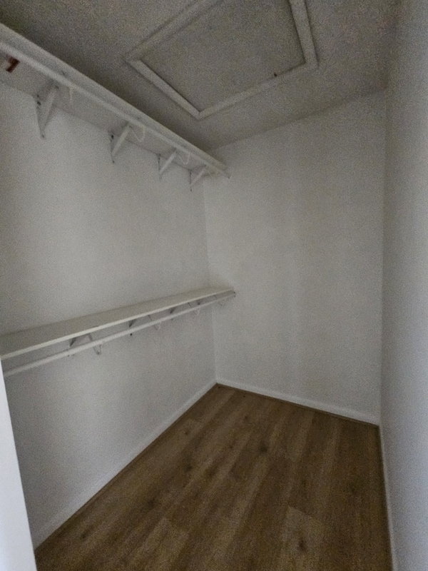 Building Photo - 403 Resort Ct
