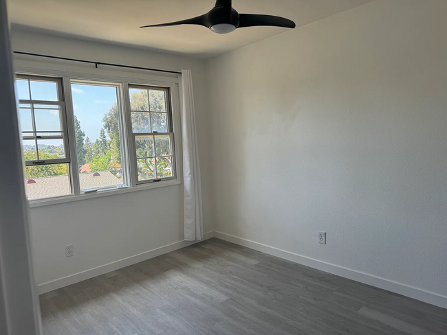 Building Photo - ***2 BED 2 BATH TOWNHOUSE***ENCINITAS***NE...