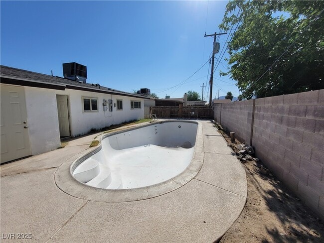 Building Photo - 3749 Ponderosa St