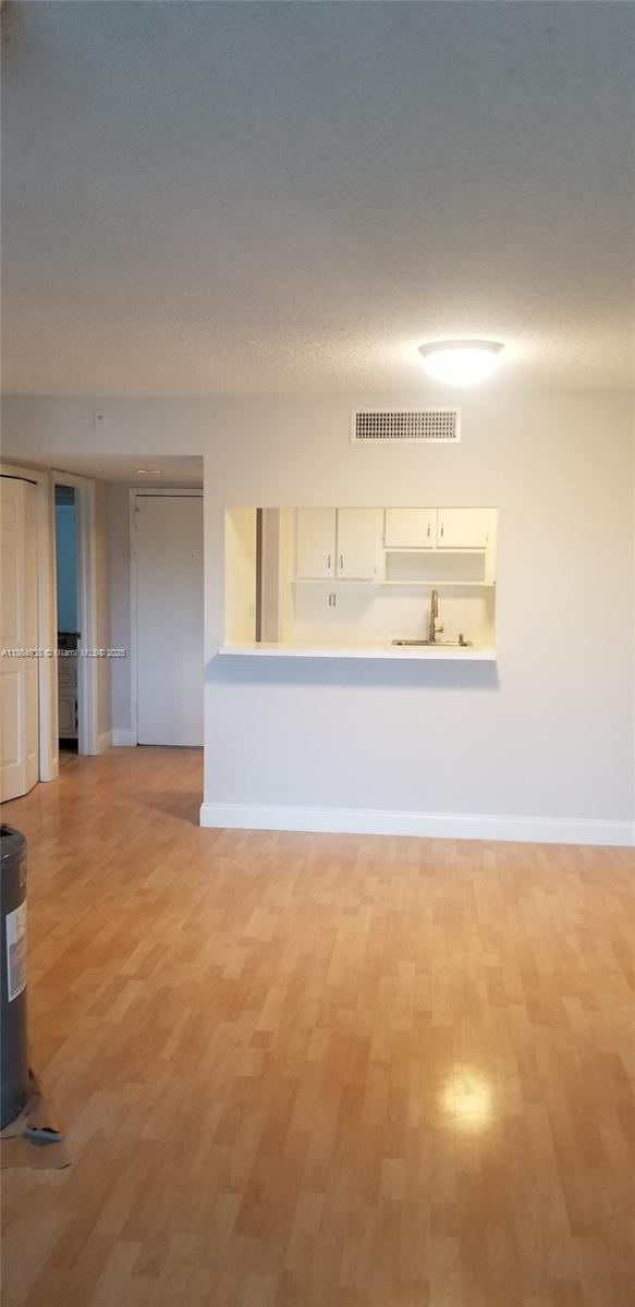 Building Photo - 120 Lakeview Dr