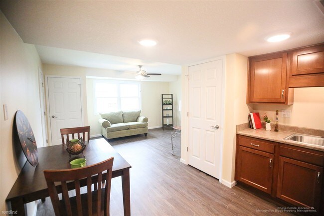 Building Photo - 2 br, 1 bath  - Chase Pointe
