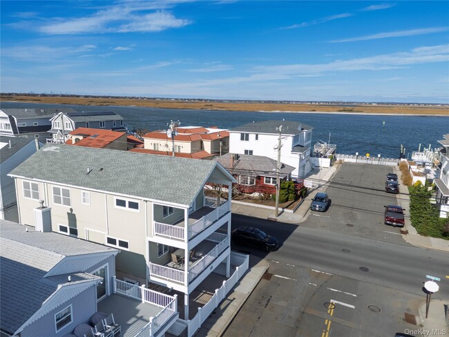 Building Photo - 105 Arizona Ave