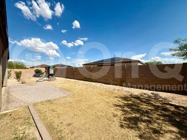 Building Photo - 2736 Calle Palta