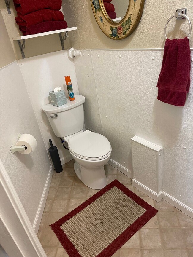 Building Photo - 158 S Hartson St