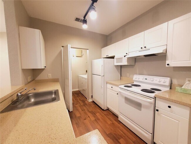 Building Photo - 844 Grand Regency Pointe