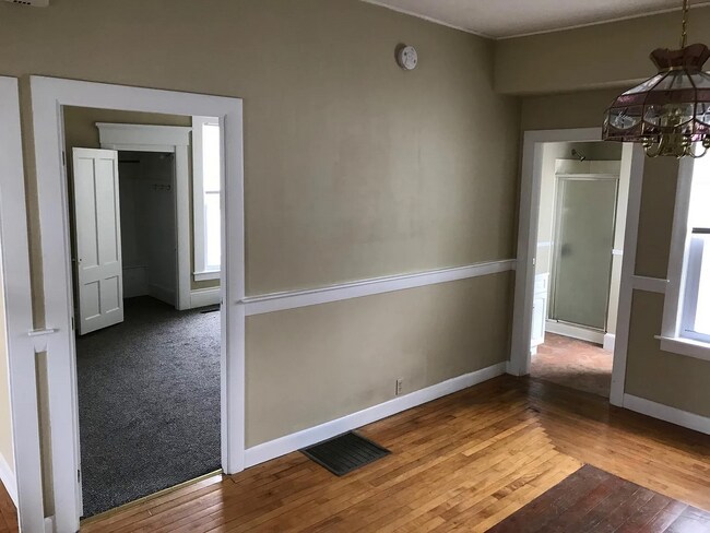 dining room 3 - 395 Maple St