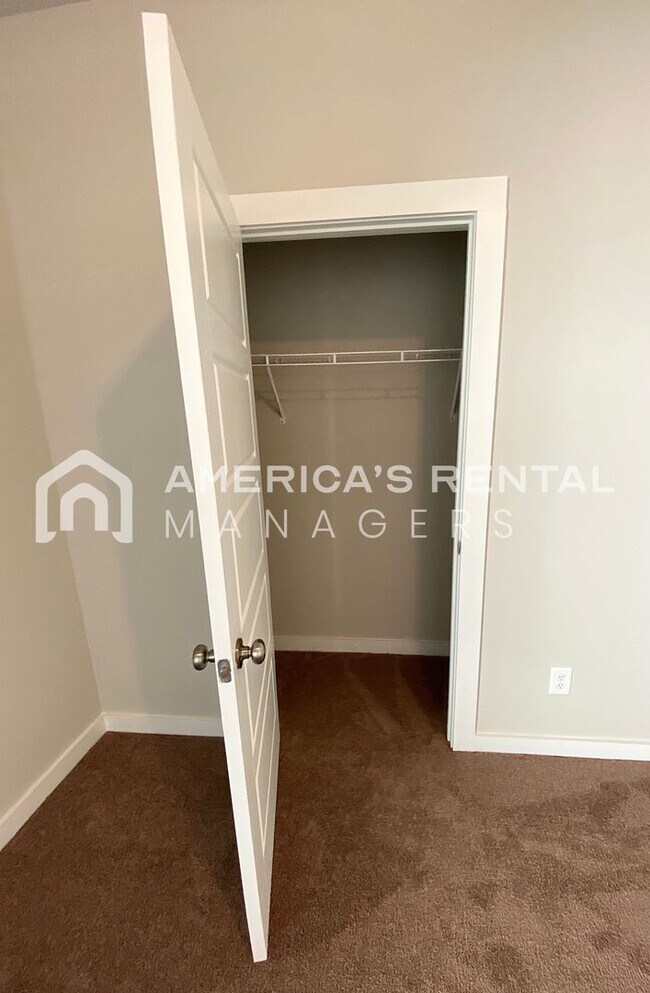 Building Photo - Spacious Home for Rent in Weaver AL... Ava...