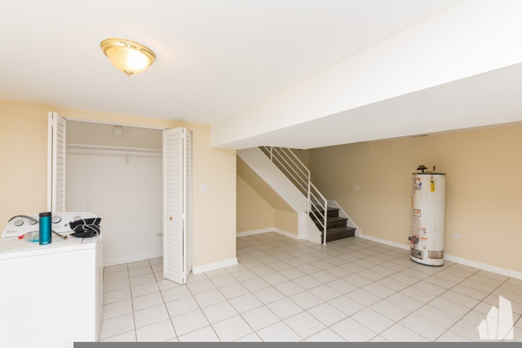 Building Photo - 3859 N Ravenswood Ave