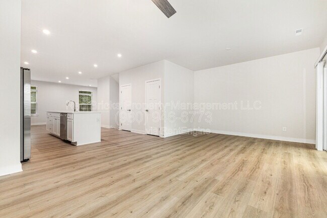 Building Photo - 306 New Gallant Dr