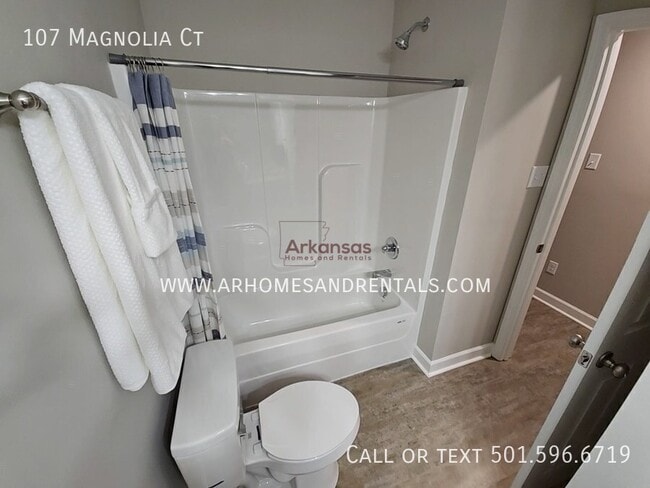 Building Photo - 107 Magnolia Ct