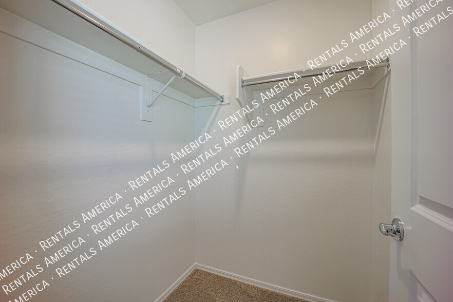 Building Photo - 466 W Black Hawk Pl