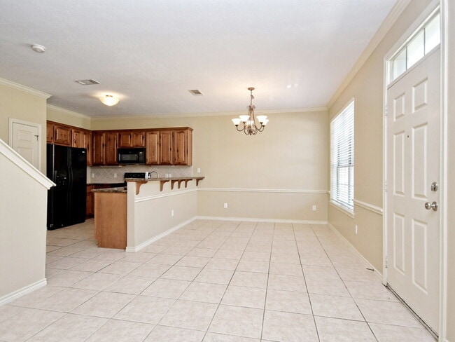 Building Photo - "Spacious 4-Bed, 4-Bath Townhouse Gem in College Station – Perfect for Comfortable Living!"