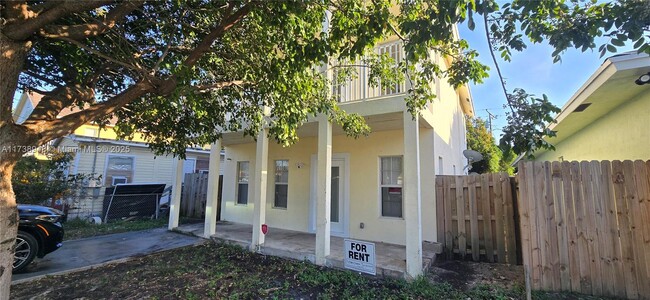 Building Photo - 510 18th St