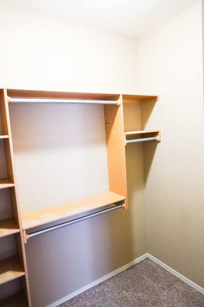 Building Photo - 3-Bed Duplex w Garage, NEW Carpet + Fenced Yard SPECIAL: $600 OFF February RENT!