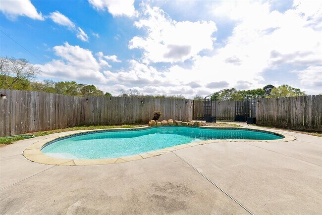Building Photo - 16326 Cypress Bend Dr