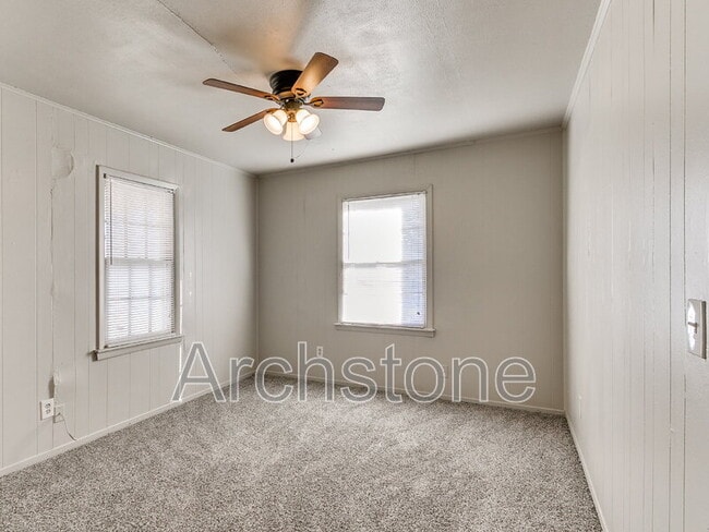 Building Photo - 527 E Boeing Dr