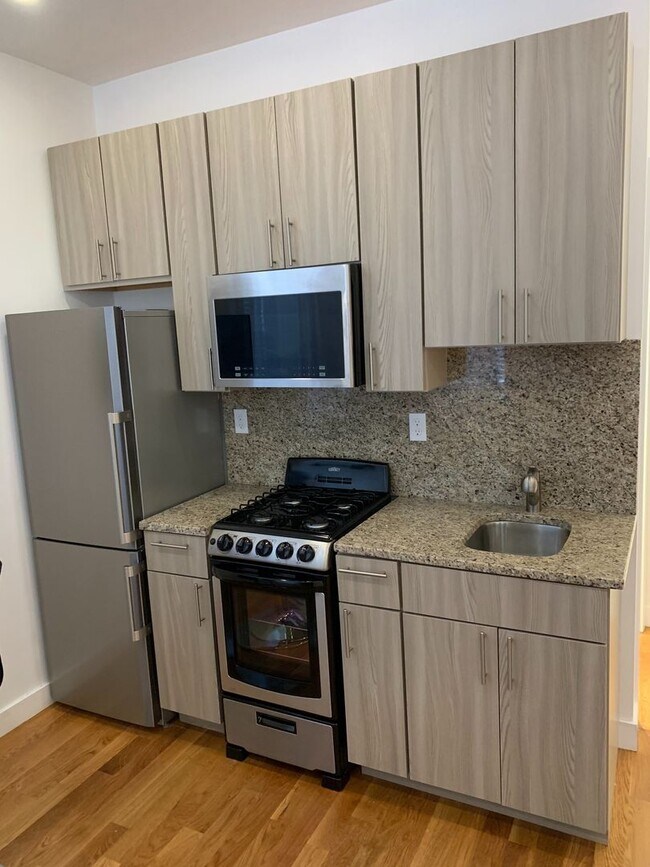 Building Photo - CHELSEA/BOSTON NO BROKER OR RENTAL FEES !!...
