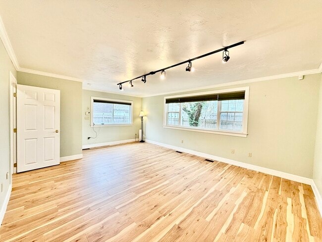 Building Photo - 23 Gardner Ave