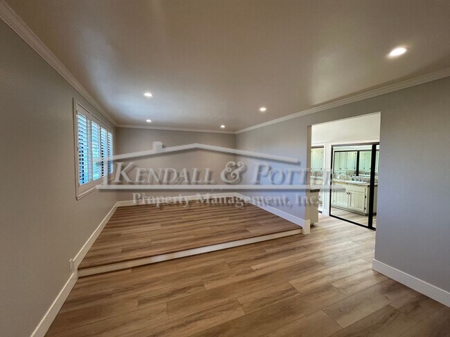 Building Photo - Beautifully Remodeled 4 Bed/2 Full Bath + ...