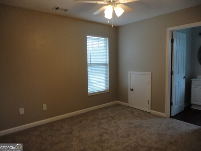 Building Photo - 1715 Crestwell Ln SW