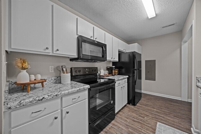 Building Photo - FULLY FURNISHED EXCLUSIVE SHORT AND MIDTER...