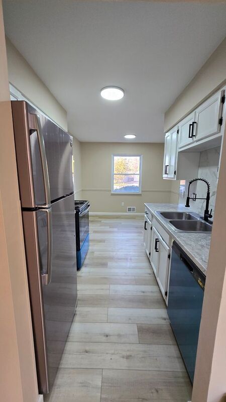 Building Photo - 14 Elm St