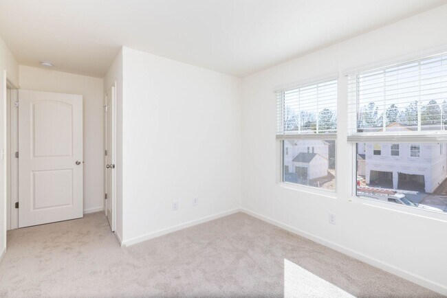 Building Photo - BEAUTIFUL 4 Bedroom Home Piedmont School D...