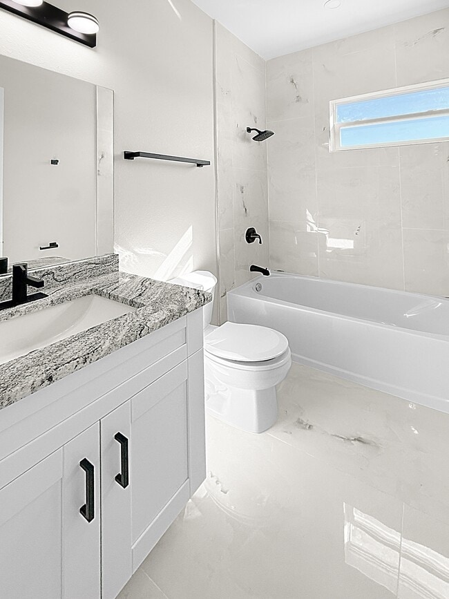 Building Photo - 303 NW 26th Ave