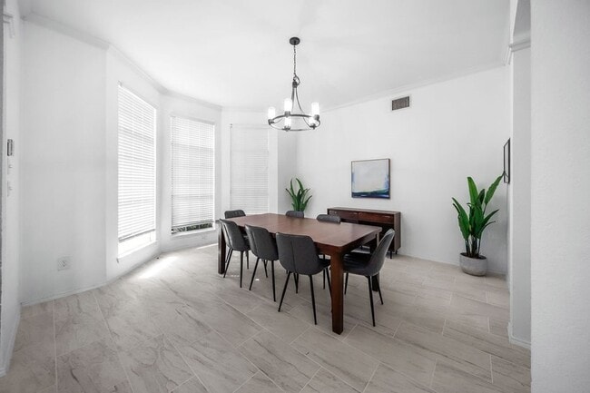 Building Photo - 5205 Panama Dr