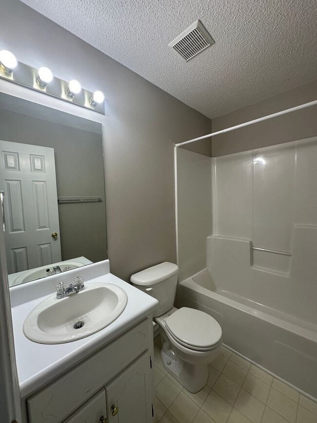 Building Photo - 206 Foxchase Ln