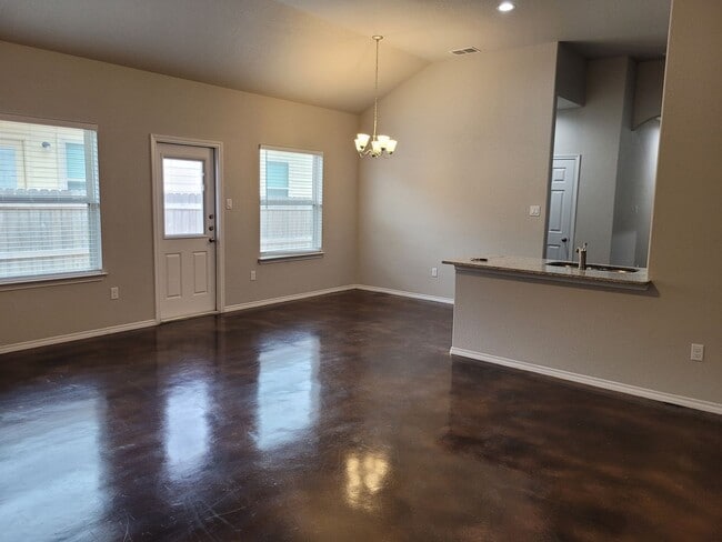 Building Photo - 3BD 2BA Seguin