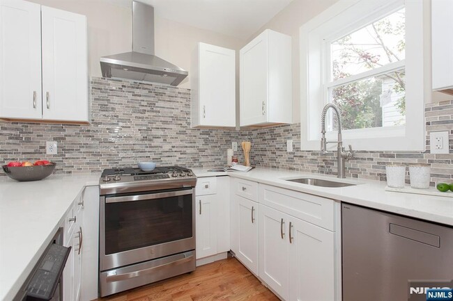 Building Photo - 2389 3rd St