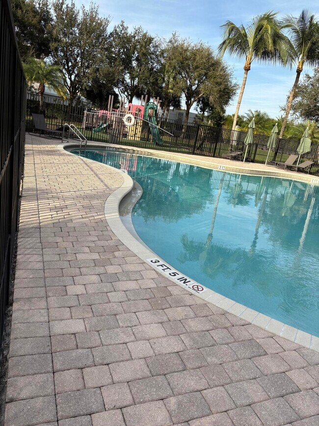 Building Photo - 9280 Silver Glen Way