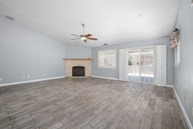 Building Photo - Beautiful 4-Bedroom, 2.5-Bathroom Home in Victorville, CA