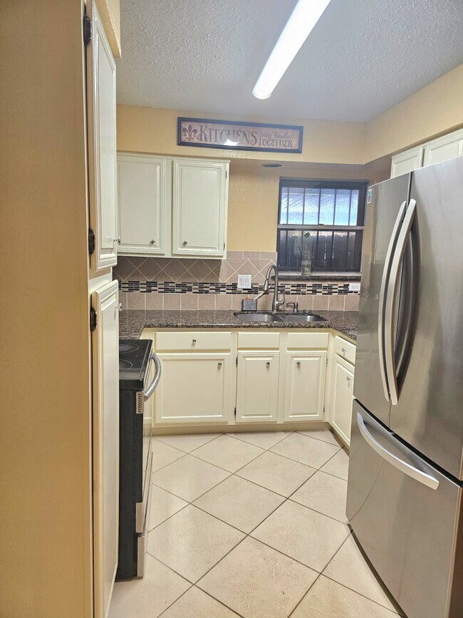 Building Photo - 5853 Village Forest Ct