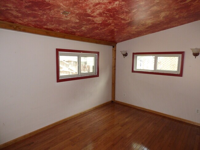 Building Photo - $0 DEPOSIT OPTION! CHARMING EDGEWATER 3 BED/2BATH HOME 3 BLOCKS FROM SLOAN'S LAKE