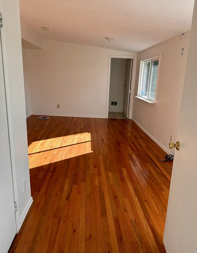 Building Photo - Spacious & Convenient Home Near Downtown Seattle & Sea-Tac