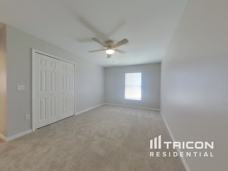 Building Photo - 2740 Begonia Terrace