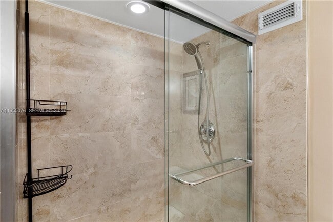 Building Photo - 301 NE 14th Ave