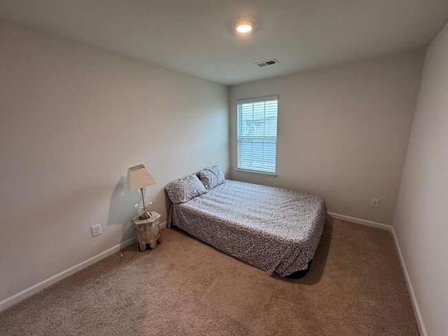 Building Photo - 285 Moyer Dr