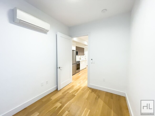 Building Photo - EAST 96 STREET / Modern 1-Bed 1-Bath / Gre...