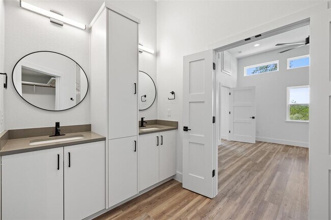 Building Photo - 11151 State Hwy 71