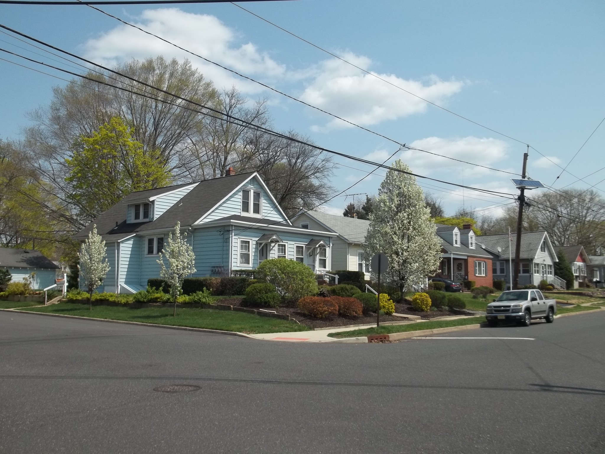 Building Photo - 204 Colonial Ave