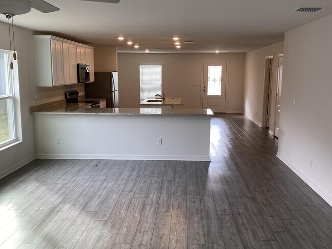 Building Photo - 5323 Entertainment Way