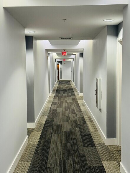 Building Photo - 300 S Australian Ave