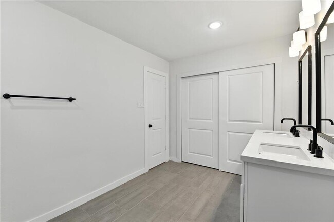 Building Photo - 4814 Warm Springs Rd